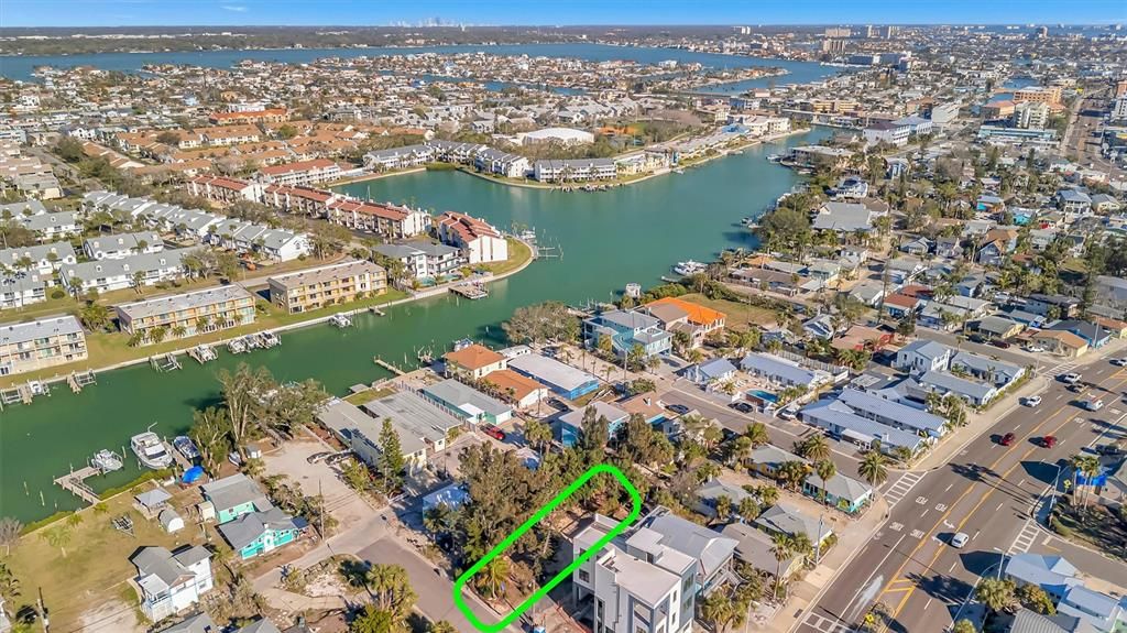 待售: $425,000 (0.09 acres)