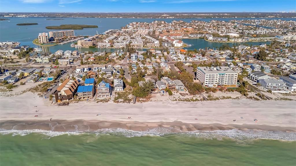 待售: $425,000 (0.09 acres)