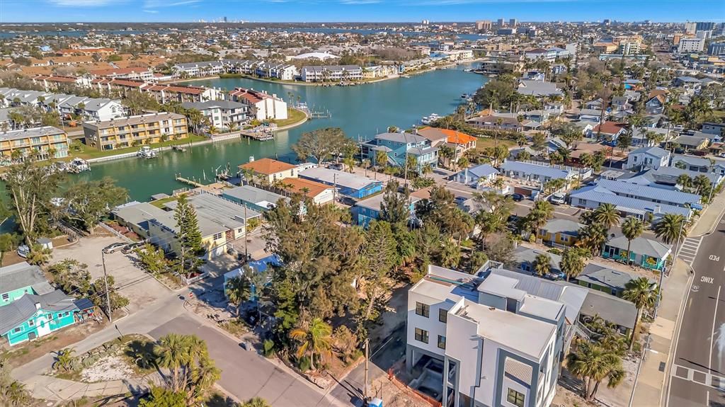 待售: $425,000 (0.09 acres)