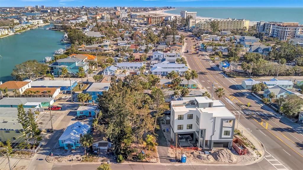 待售: $425,000 (0.09 acres)