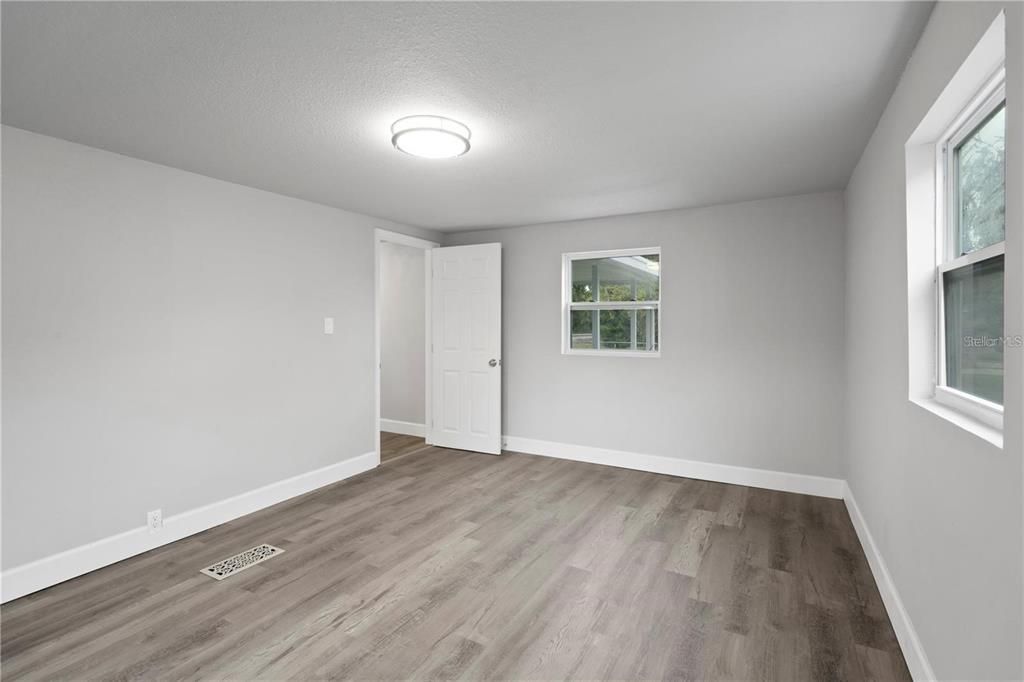 Active With Contract: $164,000 (3 beds, 1 baths, 968 Square Feet)