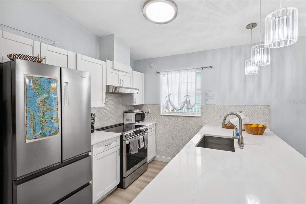 For Sale: $1,775,000 (3 beds, 2 baths, 1296 Square Feet)