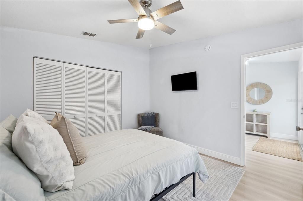 For Sale: $1,775,000 (3 beds, 2 baths, 1296 Square Feet)