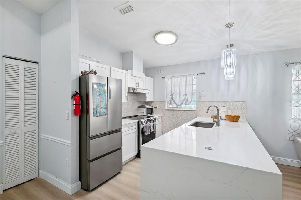 For Sale: $1,775,000 (3 beds, 2 baths, 1296 Square Feet)