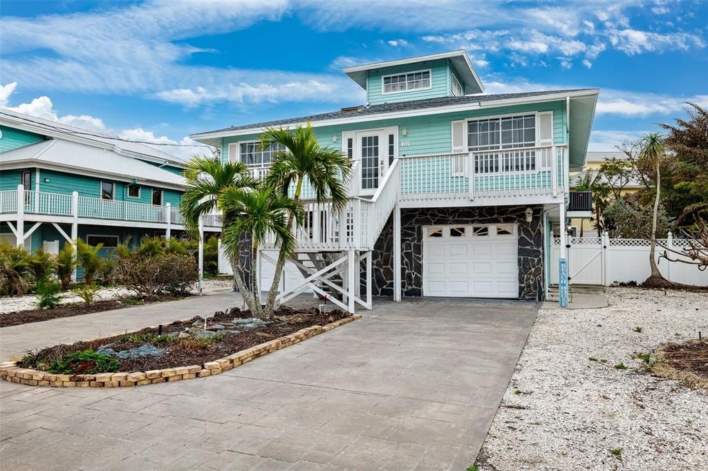 For Sale: $1,775,000 (3 beds, 2 baths, 1296 Square Feet)