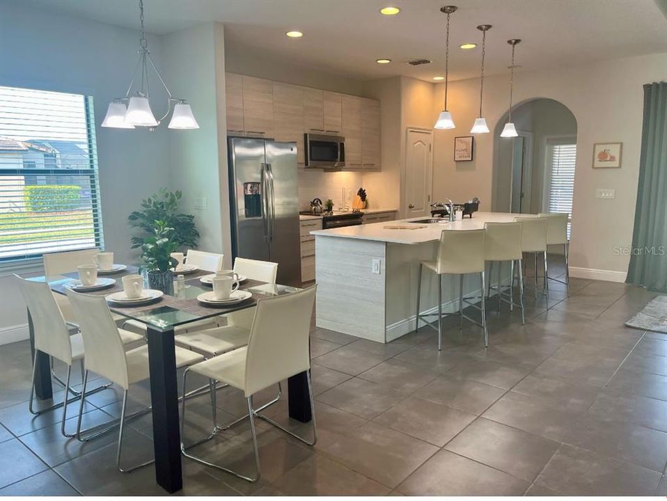 En Venta: $320,000 (4 camas, 4 baños, 2537 Pies cuadrados)