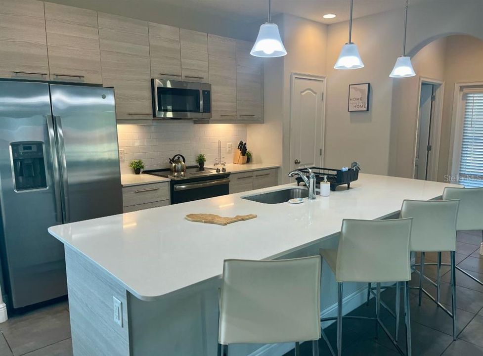 En Venta: $320,000 (4 camas, 4 baños, 2537 Pies cuadrados)