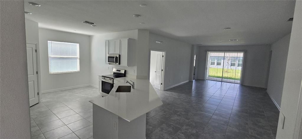 For Rent: $1,750 (3 beds, 2 baths, 2155 Square Feet)