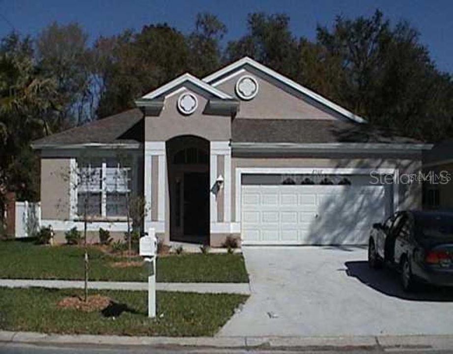 Recently Rented: $2,250 (4 beds, 2 baths, 1943 Square Feet)