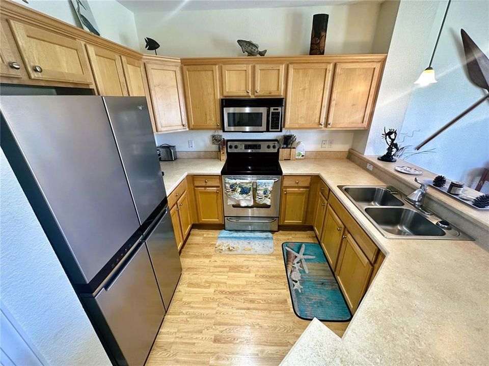 На продажу: $219,000 (2 спален, 2 ванн, 1200 Квадратных фут)