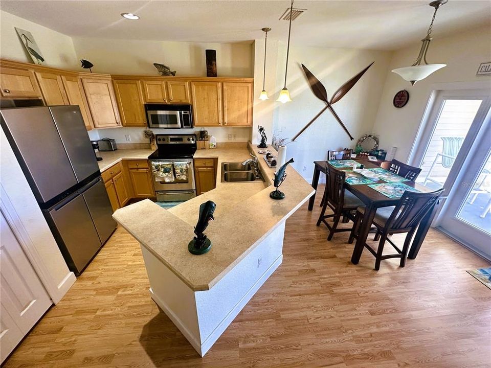 На продажу: $219,000 (2 спален, 2 ванн, 1200 Квадратных фут)