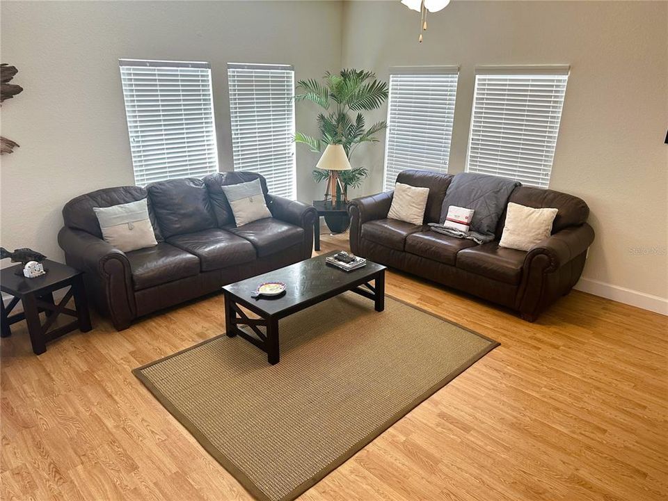 На продажу: $219,000 (2 спален, 2 ванн, 1200 Квадратных фут)