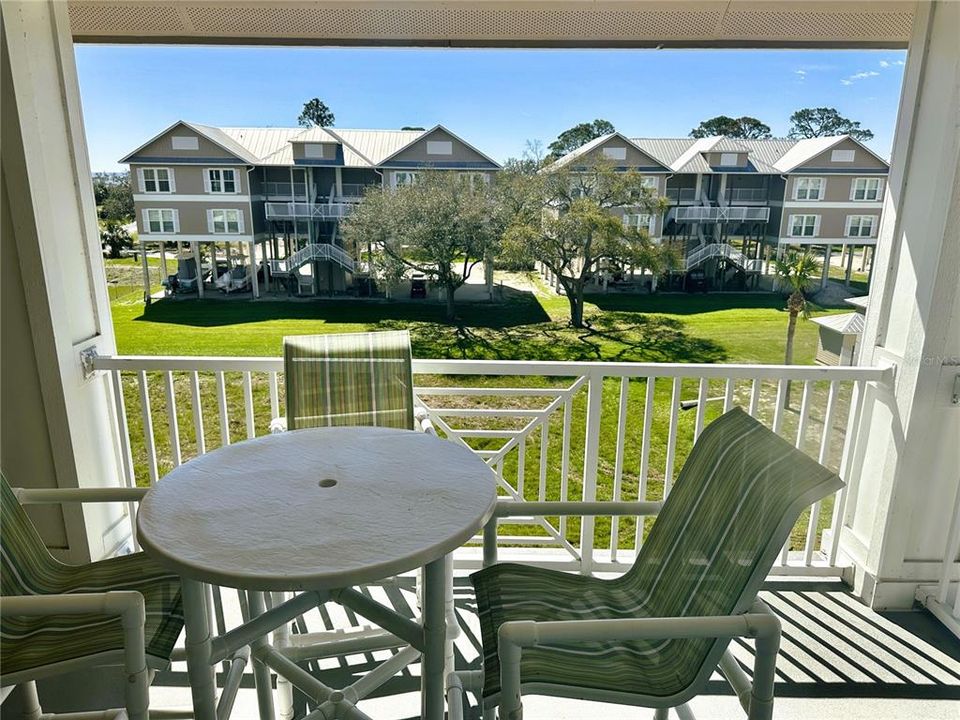 На продажу: $219,000 (2 спален, 2 ванн, 1200 Квадратных фут)