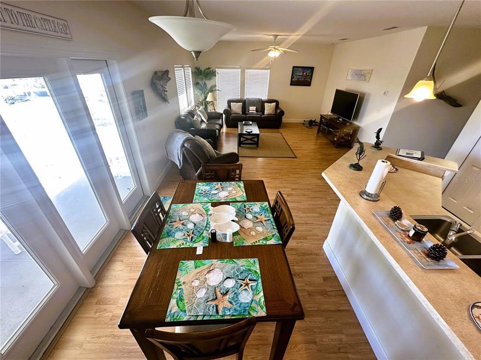 На продажу: $219,000 (2 спален, 2 ванн, 1200 Квадратных фут)