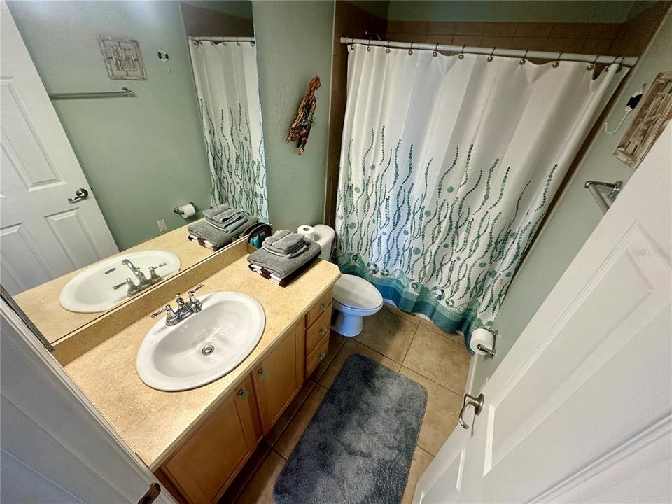 На продажу: $219,000 (2 спален, 2 ванн, 1200 Квадратных фут)