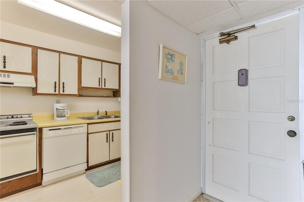 For Sale: $375,000 (2 beds, 2 baths, 1065 Square Feet)