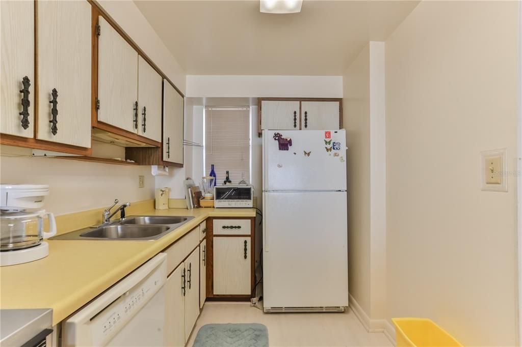 For Sale: $375,000 (2 beds, 2 baths, 1065 Square Feet)