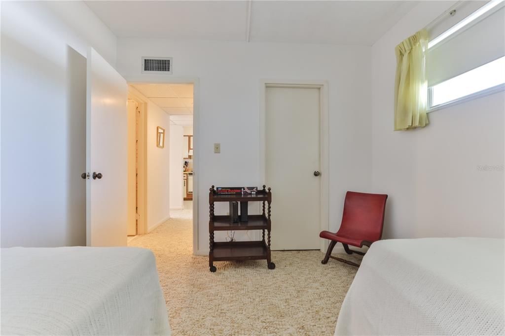 For Sale: $375,000 (2 beds, 2 baths, 1065 Square Feet)