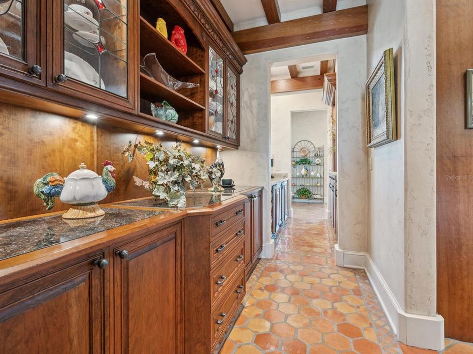 На продажу: $11,750,000 (5 спален, 6 ванн, 8050 Квадратных фут)