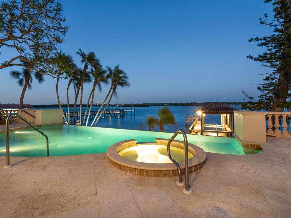 На продажу: $11,750,000 (5 спален, 6 ванн, 8050 Квадратных фут)