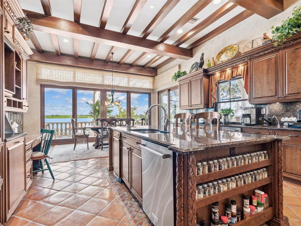 На продажу: $11,750,000 (5 спален, 6 ванн, 8050 Квадратных фут)