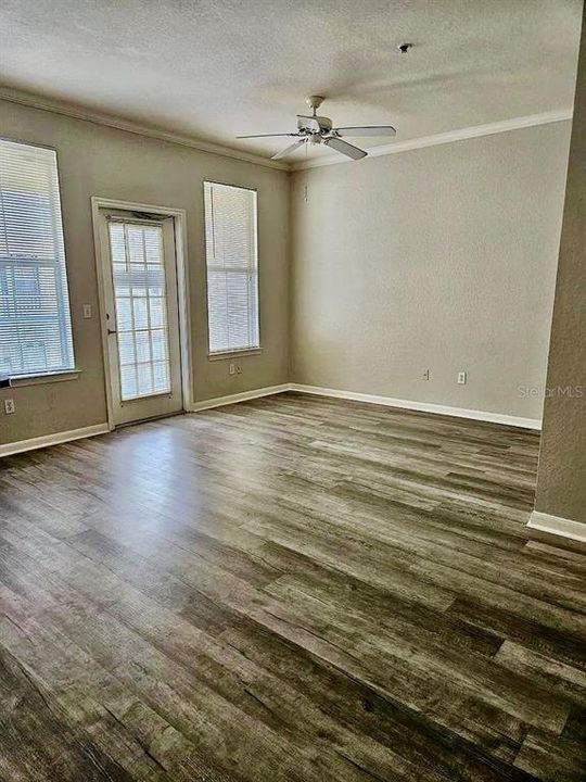 For Sale: $173,900 (1 beds, 1 baths, 481 Square Feet)