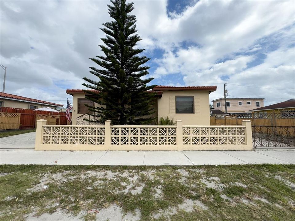 Недавно продано: $499,900 (3 спален, 1 ванн, 1403 Квадратных фут)