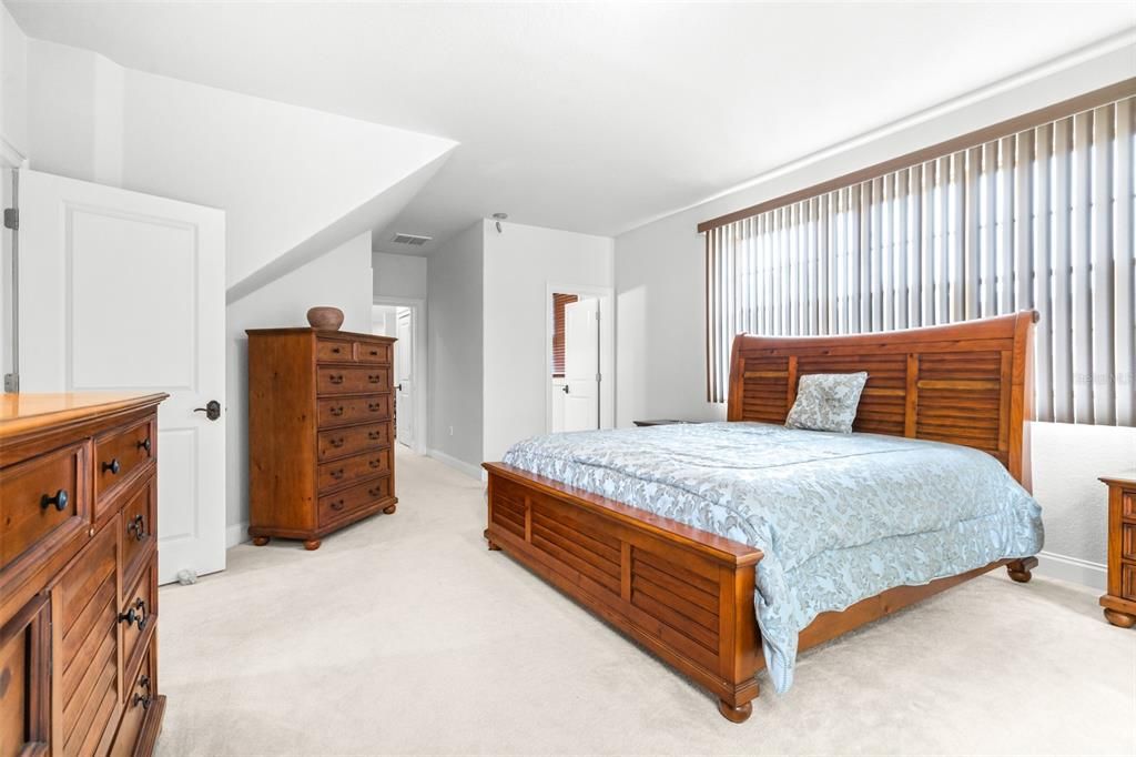 待售: $650,000 (4 贝兹, 4 浴室, 4654 平方英尺)