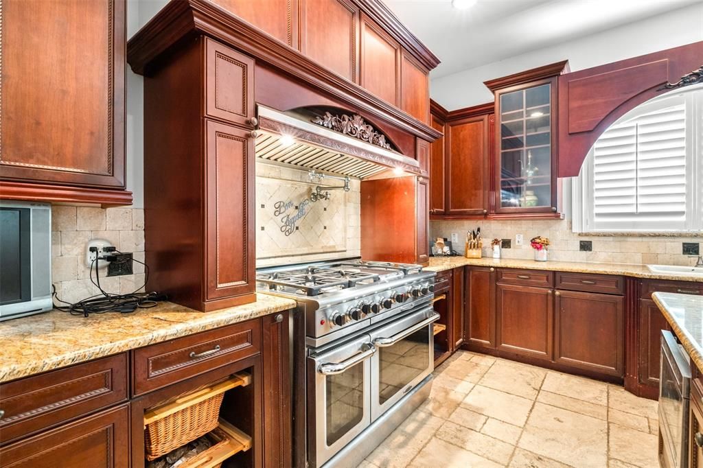 待售: $650,000 (4 贝兹, 4 浴室, 4654 平方英尺)