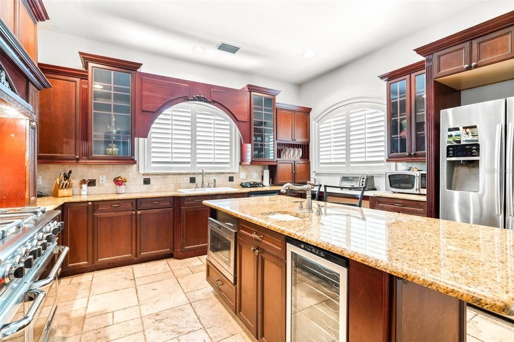 待售: $650,000 (4 贝兹, 4 浴室, 4654 平方英尺)