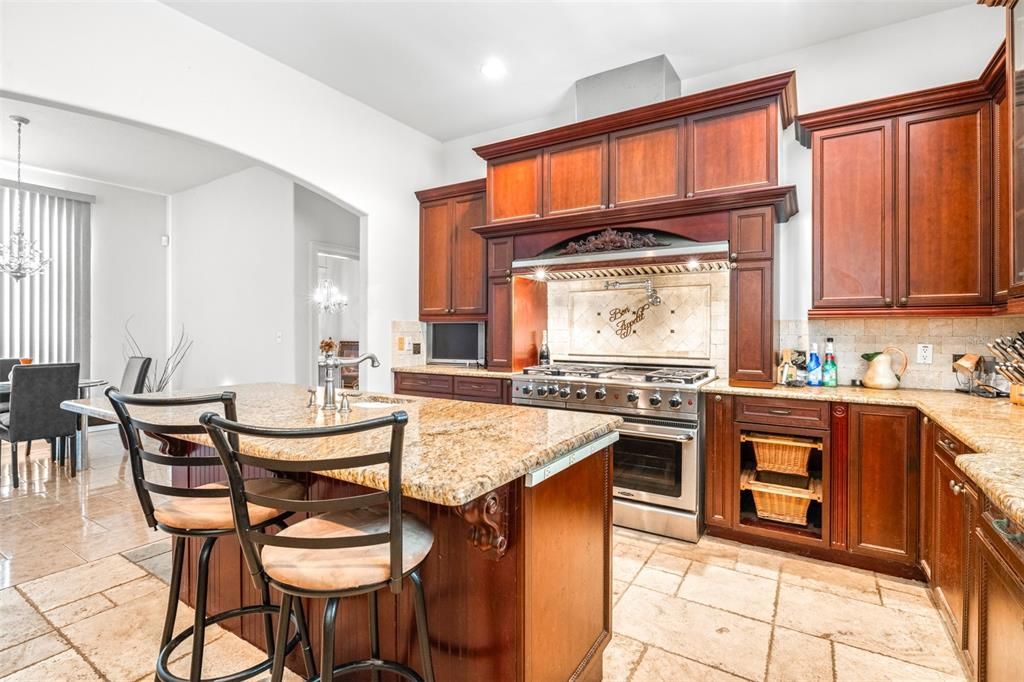 待售: $650,000 (4 贝兹, 4 浴室, 4654 平方英尺)