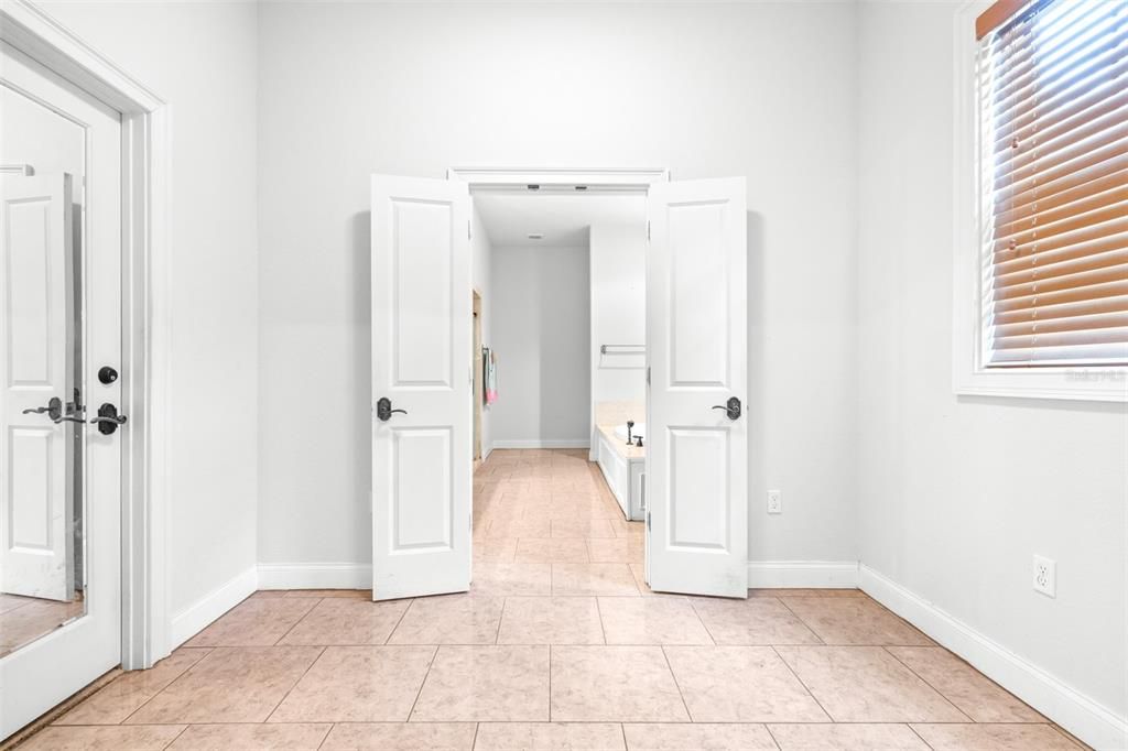 待售: $650,000 (4 贝兹, 4 浴室, 4654 平方英尺)