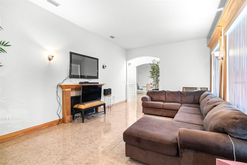 待售: $650,000 (4 贝兹, 4 浴室, 4654 平方英尺)