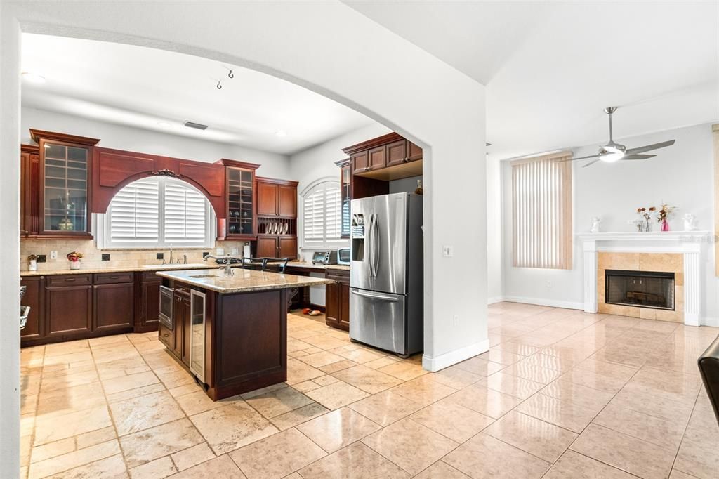 待售: $650,000 (4 贝兹, 4 浴室, 4654 平方英尺)