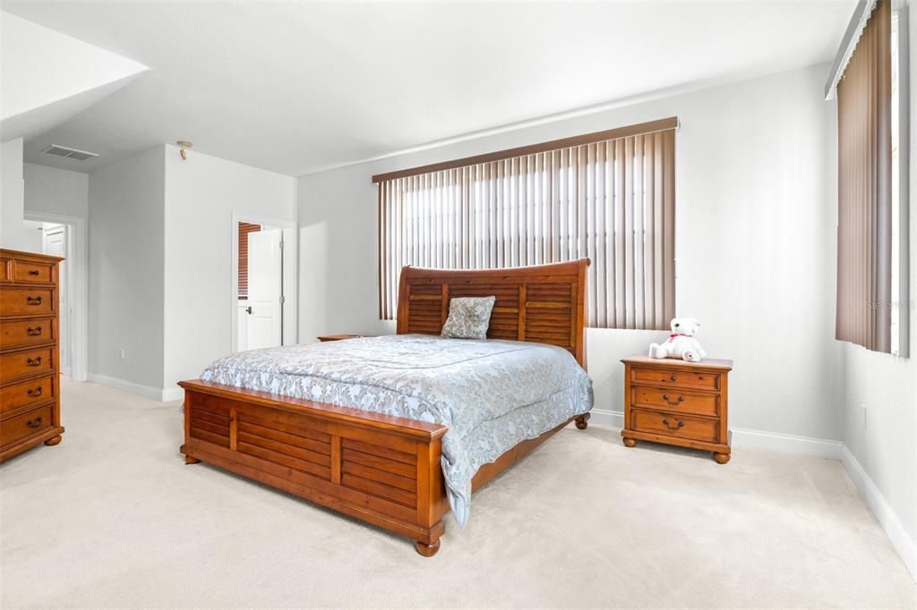 待售: $650,000 (4 贝兹, 4 浴室, 4654 平方英尺)