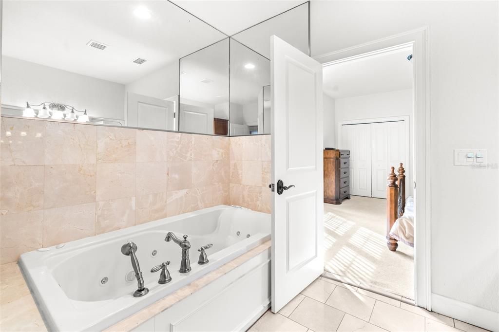 待售: $650,000 (4 贝兹, 4 浴室, 4654 平方英尺)