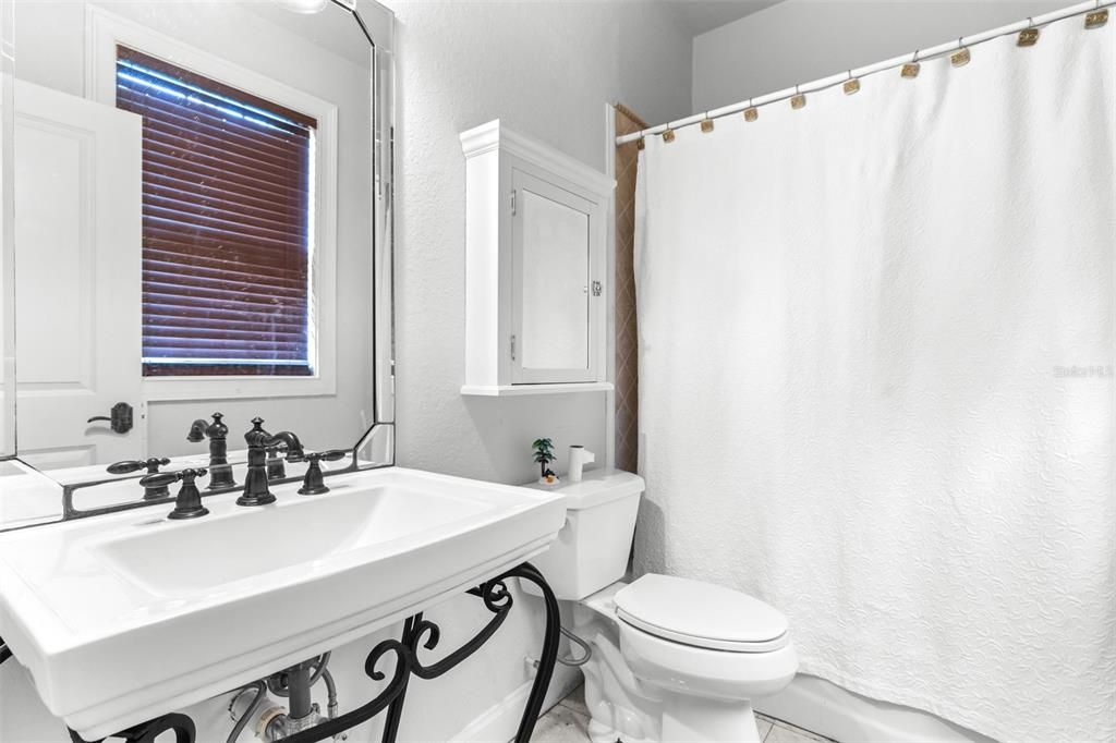 待售: $650,000 (4 贝兹, 4 浴室, 4654 平方英尺)