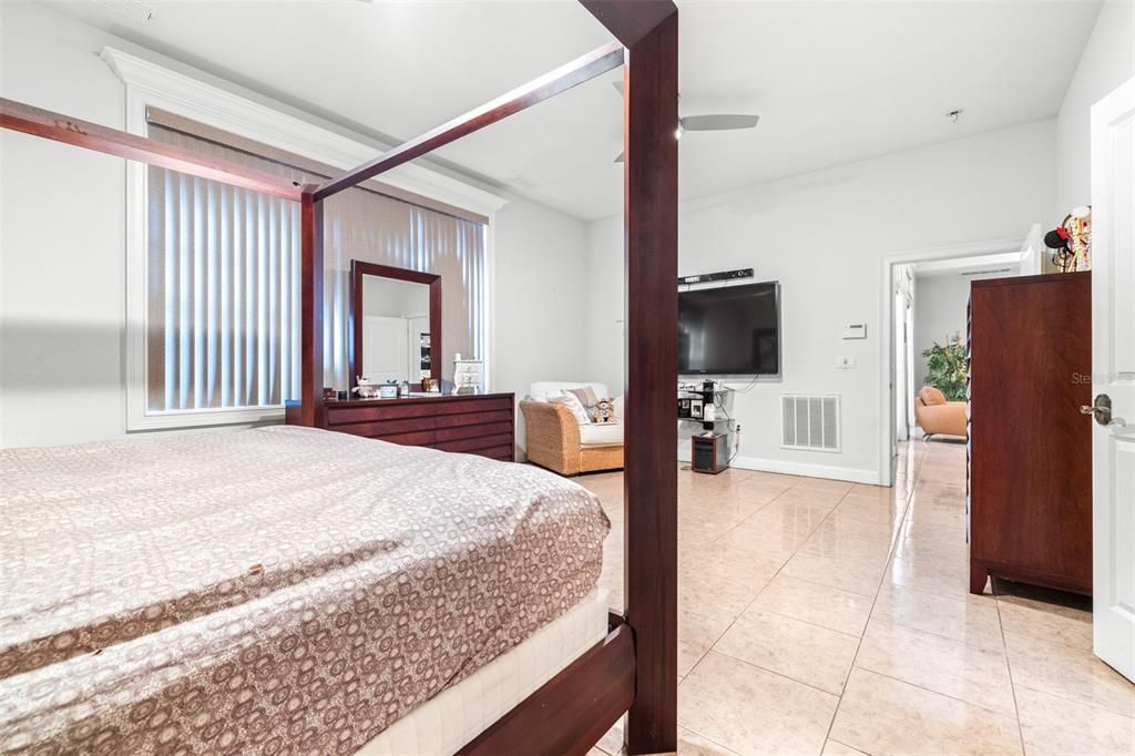 待售: $650,000 (4 贝兹, 4 浴室, 4654 平方英尺)