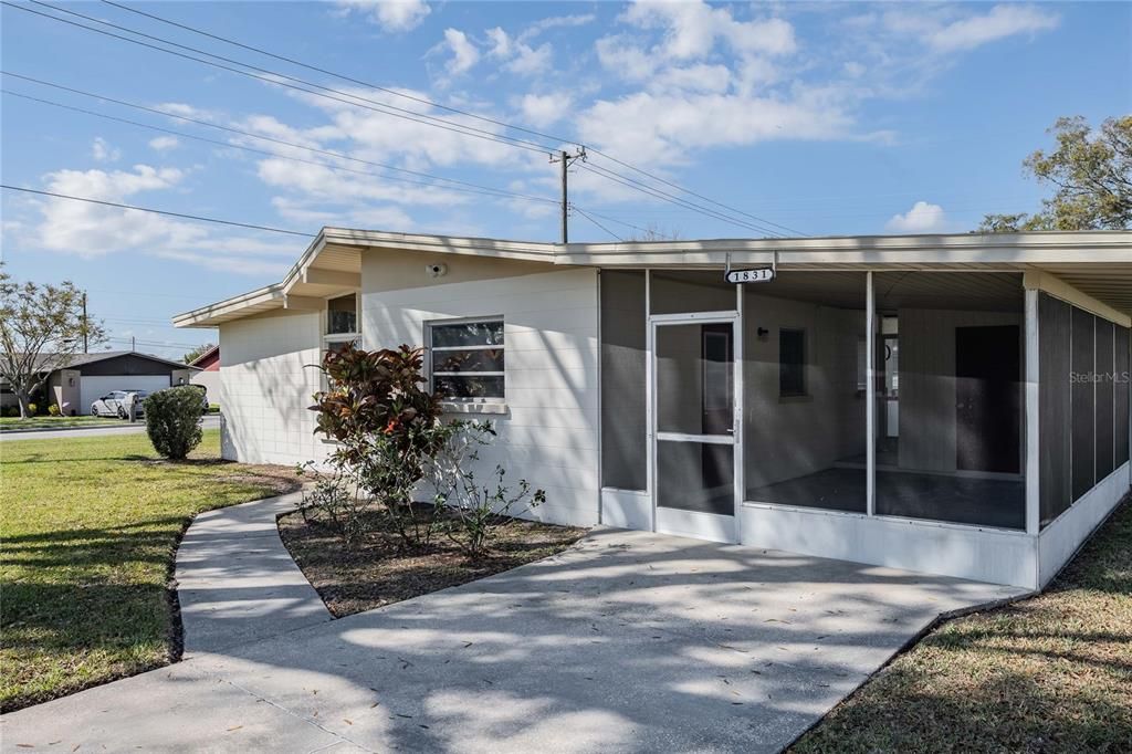 Activo con contrato: $229,900 (2 camas, 2 baños, 1454 Pies cuadrados)