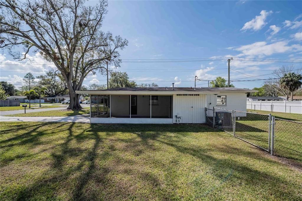 Activo con contrato: $229,900 (2 camas, 2 baños, 1454 Pies cuadrados)