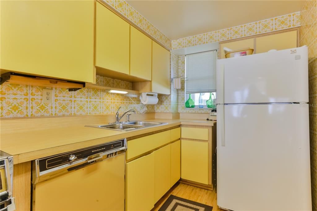 For Sale: $575,000 (3 beds, 3 baths, 2370 Square Feet)