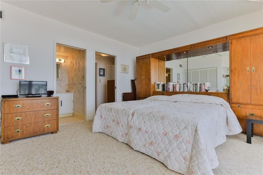 For Sale: $575,000 (3 beds, 3 baths, 2370 Square Feet)