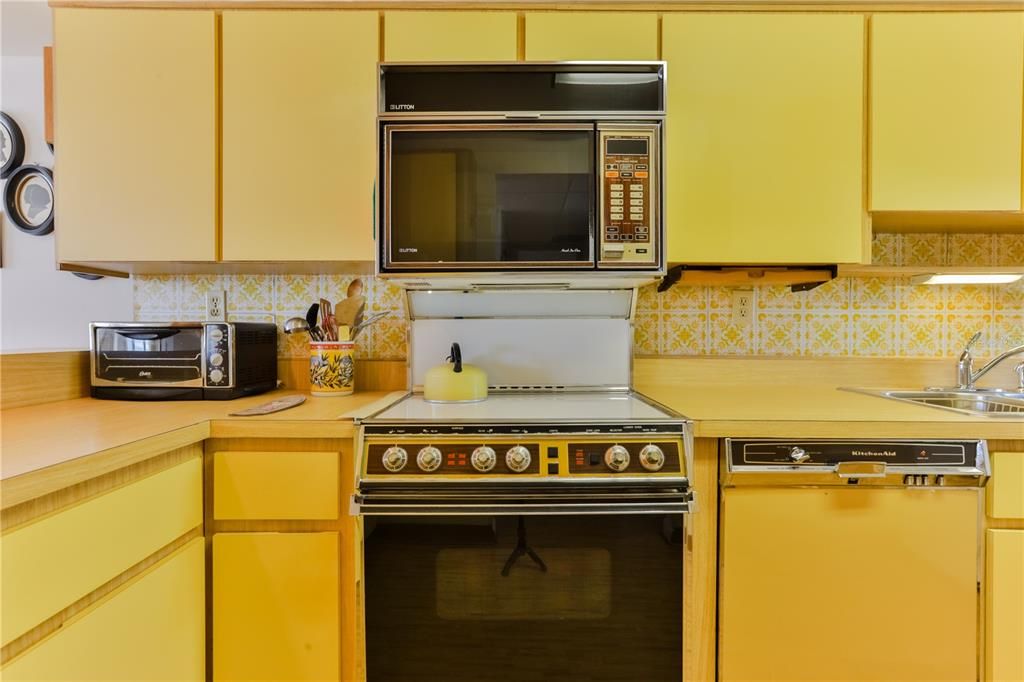 For Sale: $575,000 (3 beds, 3 baths, 2370 Square Feet)