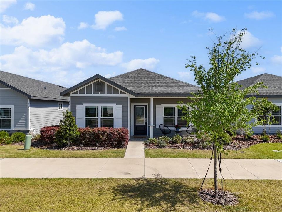 合同活跃: $384,900 (3 贝兹, 2 浴室, 1728 平方英尺)