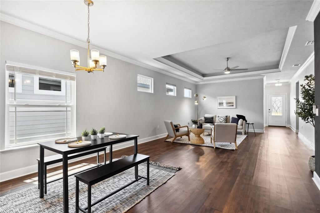 合同活跃: $384,900 (3 贝兹, 2 浴室, 1728 平方英尺)