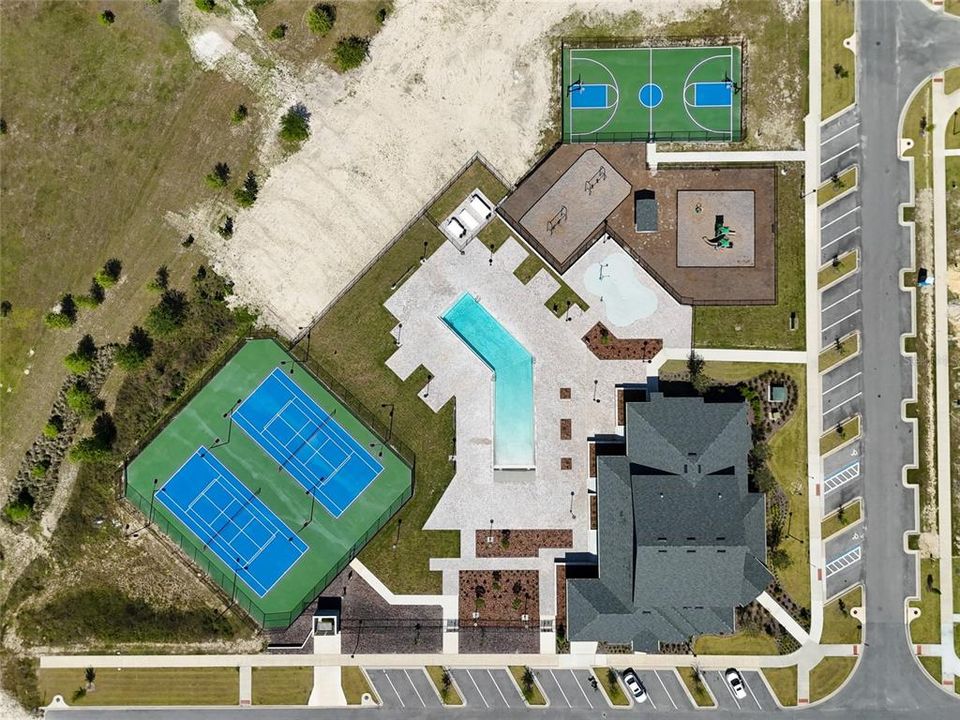 合同活跃: $384,900 (3 贝兹, 2 浴室, 1728 平方英尺)