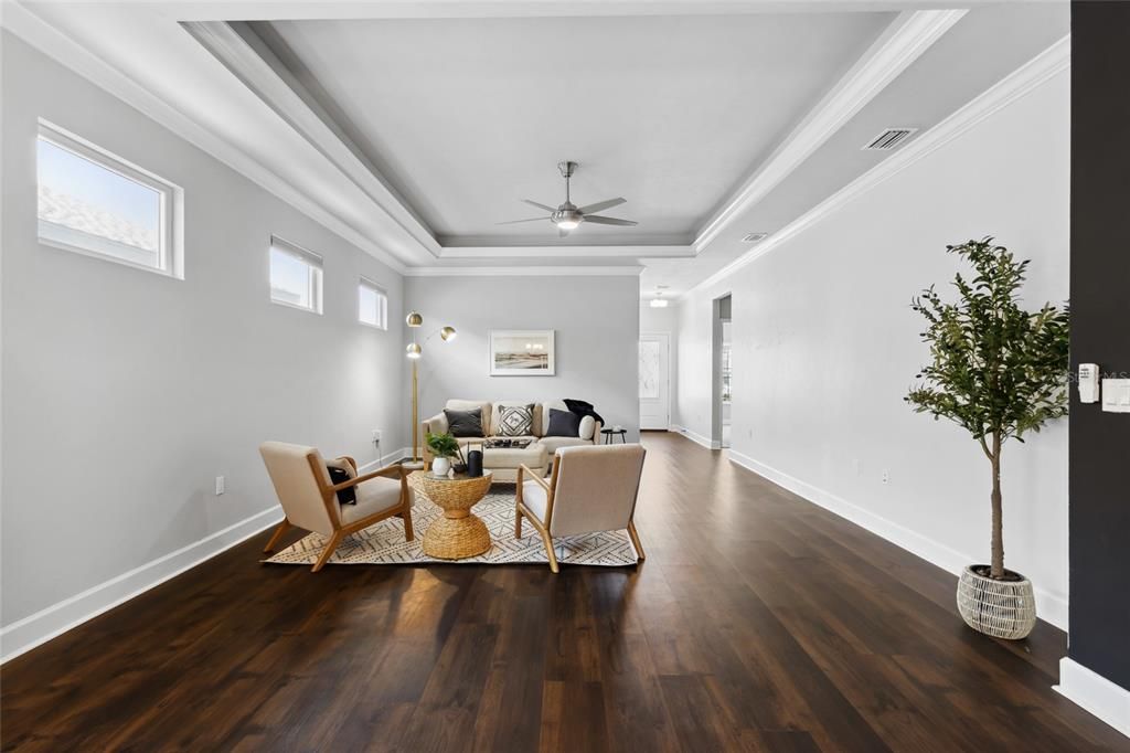 合同活跃: $384,900 (3 贝兹, 2 浴室, 1728 平方英尺)