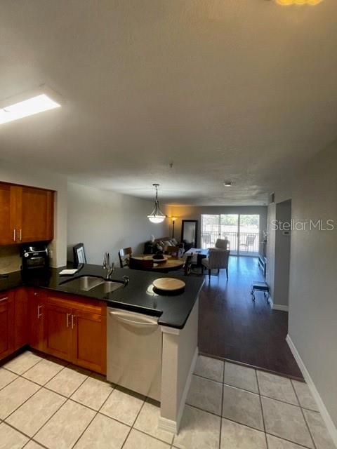 待售: $224,900 (2 贝兹, 2 浴室, 1160 平方英尺)