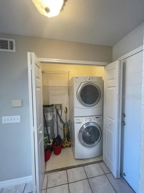 待售: $224,900 (2 贝兹, 2 浴室, 1160 平方英尺)