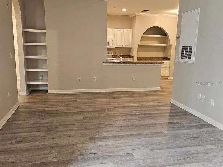 For Sale: $285,000 (2 beds, 2 baths, 1070 Square Feet)